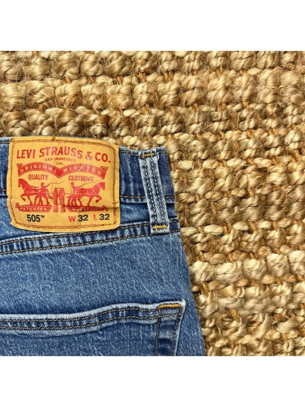 Levi's 505 Regular Fit Jeans Mens 32x32 Blue Medium Wash Denim W32 L32